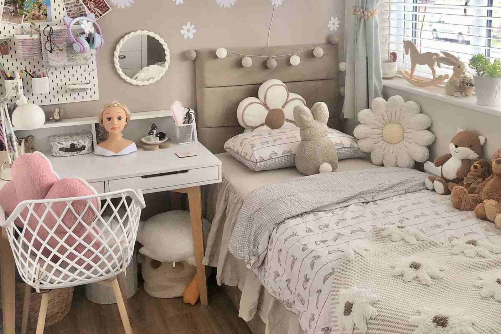 How to Style Your Bedroom with Less Decoration